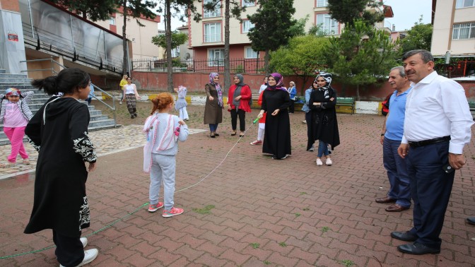 DARICA’LI ÇOCUKLAR SOKAK OYUNLARINI ÇOK SEVDİ