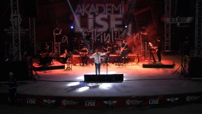 Darıca Sahili Eser Eyüboğlu ile şenlendi