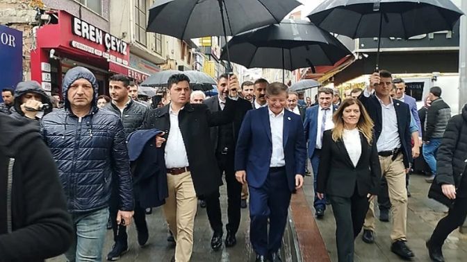 Davutoğlu Gebzede esnafları ziyaret etti