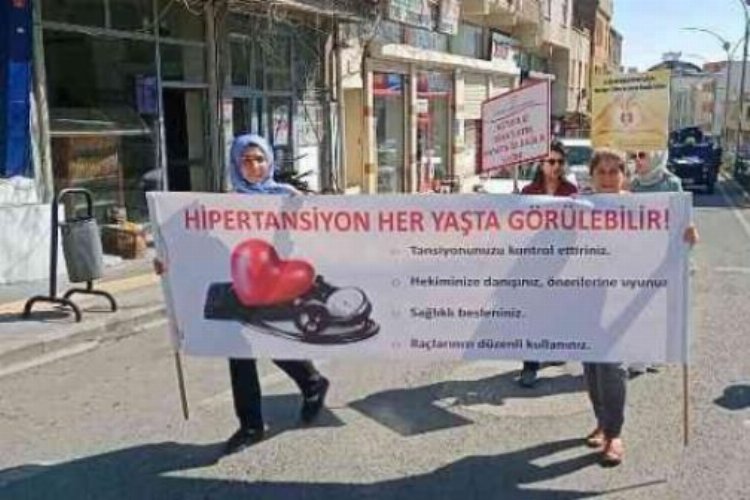 Diyarbakırlı sağlıkçılardan sağlık yürüyüşü -