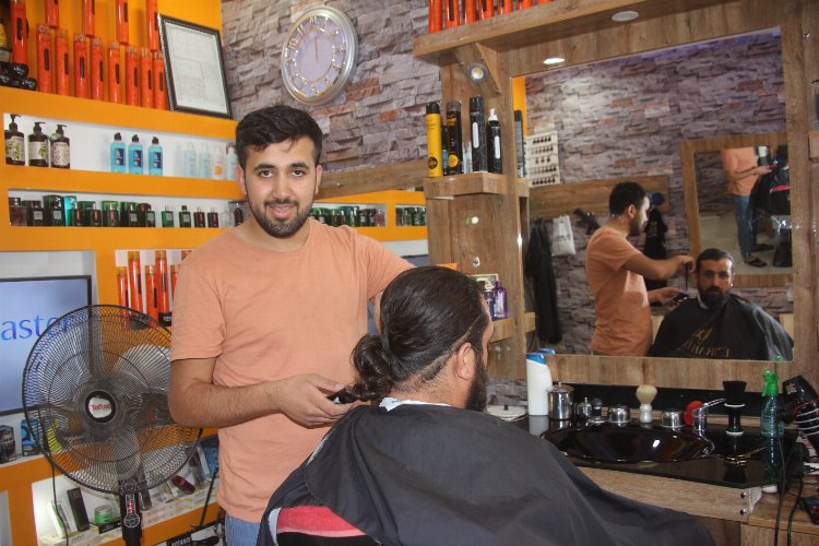 Dünya şampiyonu Mardinli kuaföre geceden sıra -