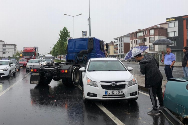 Düzce'de maddi hasarlı kaza -