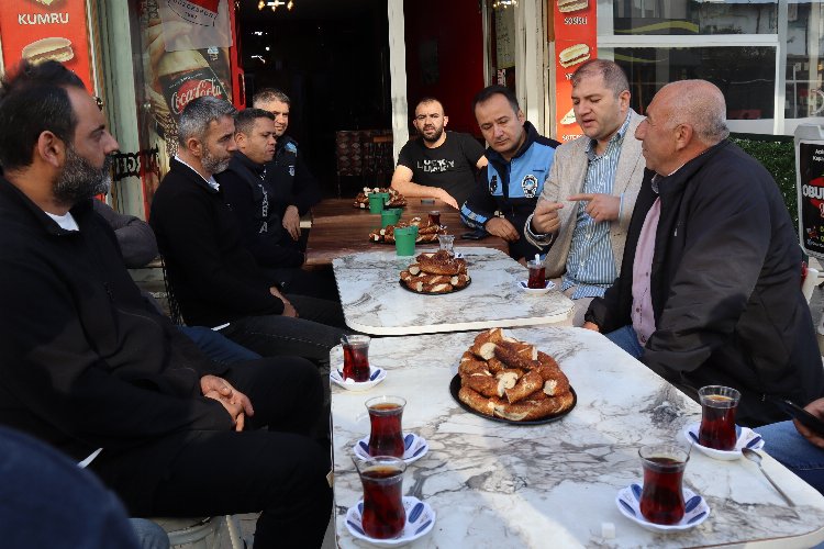 Düzce'de simitler zabıtadan çaylar esnaftan -