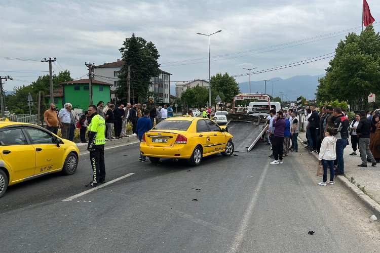 Düzce'de trafikte yarış kazayla sonuçlandı! -