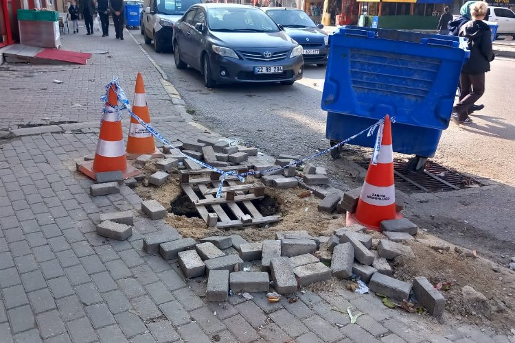 Edirne Keşan'da çukur tehlike saçıyor -