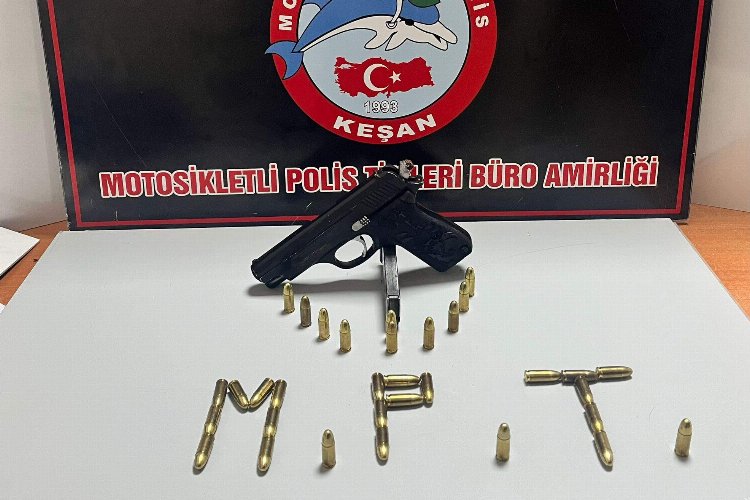 Edirne Keşan'da ruhsatsız silah ele geçirildi -