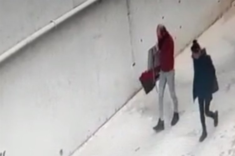 Ele ele gezen sevgililer hırsızlık yaptı -