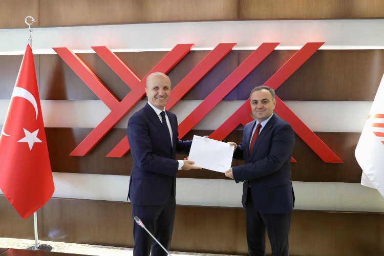 ERÜ'nün yeni rektörü mazbatasını aldı -