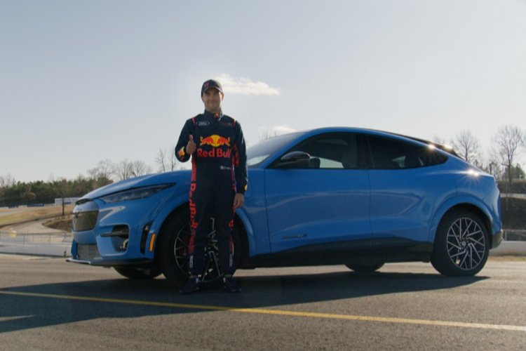 Ford F1'e dönüyor -