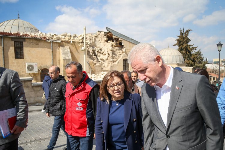 Gaziantep'in zarar gören tarihi yapılarına yakın mercek -