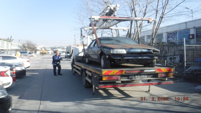 Gebze’de hurda araçlar kaldırılıyor