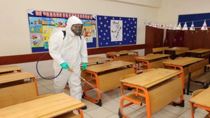 Gebze’deki okullar dezenfekte ediliyor