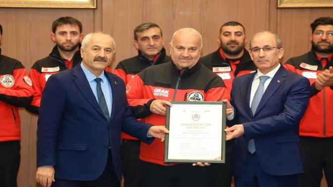 Gebze’nin kahramanları GEAKa AFAD Sertifikası ve Armaları verildi