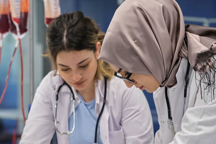 Geleceğin hemşireleri yapay zekâyla yetiştiriliyor -