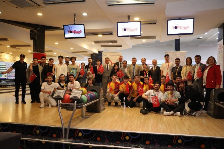 Gençler Bowling Turnuvası’nda 19 Mayıs coşkusunu yaşadı -