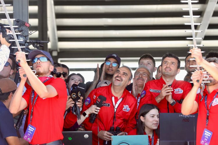 Gençler roketleri ateşledi! -