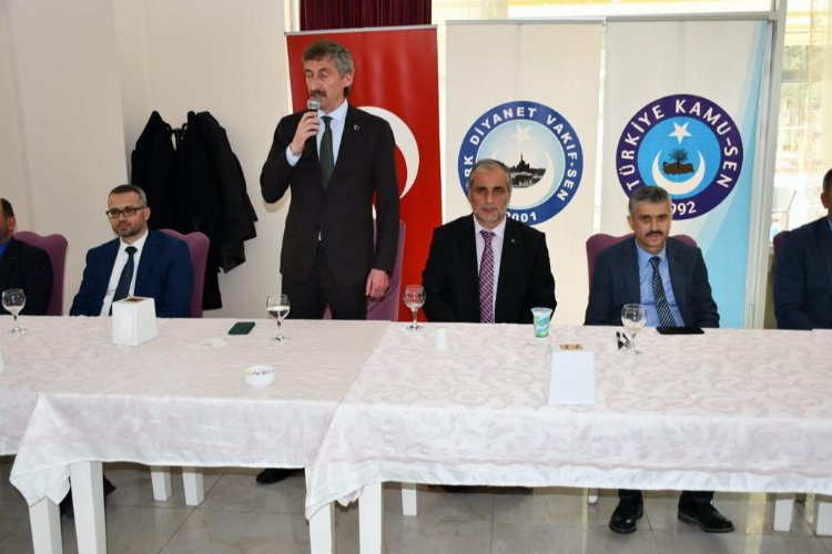 Genel Başkan Ünal, üyeleriyle buluşup yeni üyelerine rozet taktı -