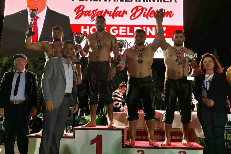 Gölcük Belediyespor güreşçilerinden büyük başarı -