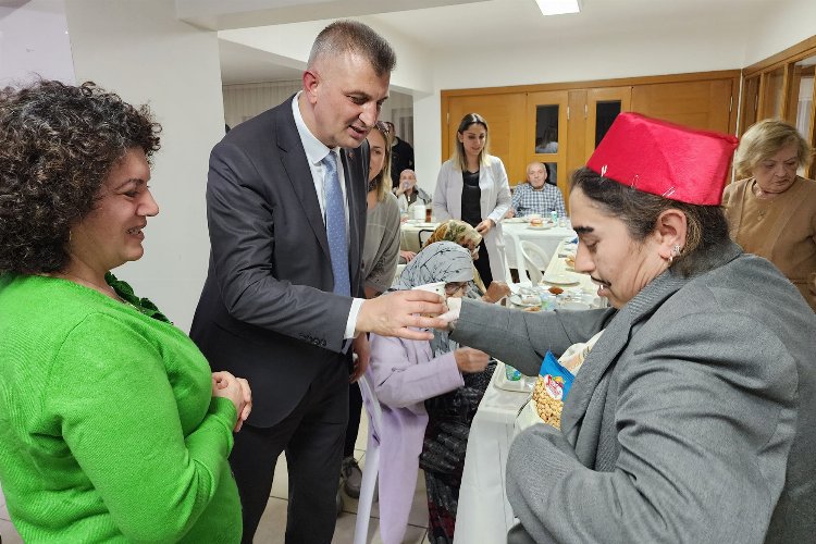 Gölcük'ün çınarları Başkan Sezer'i konuk etti -