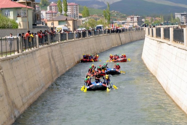 Hakkari Yüksekova'da rafting heyecanı -