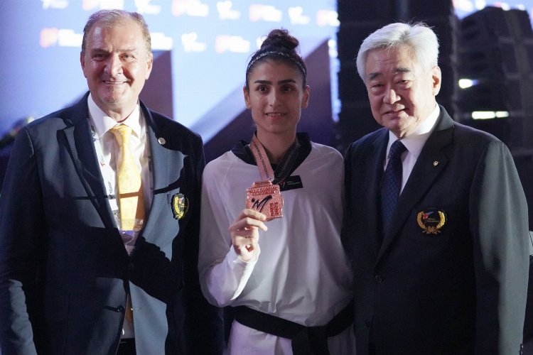 Hatice Kübra yine gururlandırdı -