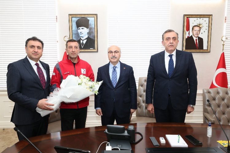 Hayırsever iş insanı ve kardeşinden Buca Kızılay’a anaokulu bağışı -