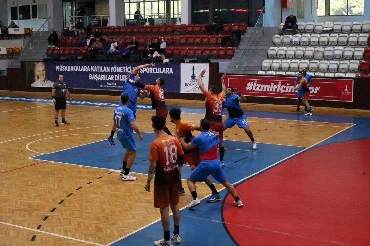 Hentbol 'süper lig'lerinde üçer karşılaşma oynandı -