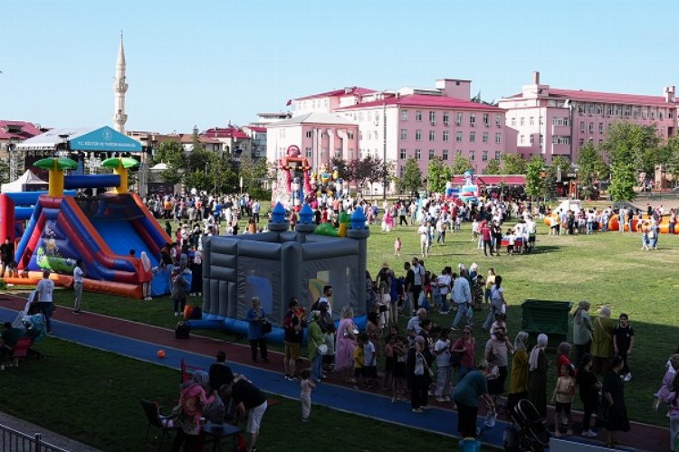 Hülya Koçyiğit Trabzon Kültür Yolu Festivali’nde -