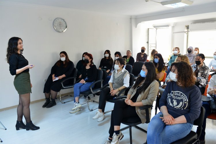 Çiğlili kadınlardan “Bedenimizi Tanıyalım” seminerine büyük ilgi -