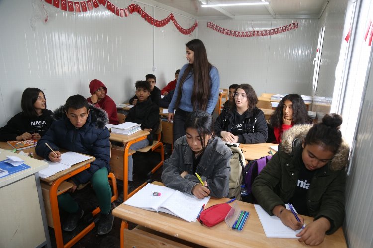İlk ders gününde çanta ve kırtasiye desteği Gaziantep Büyükşehir'den -