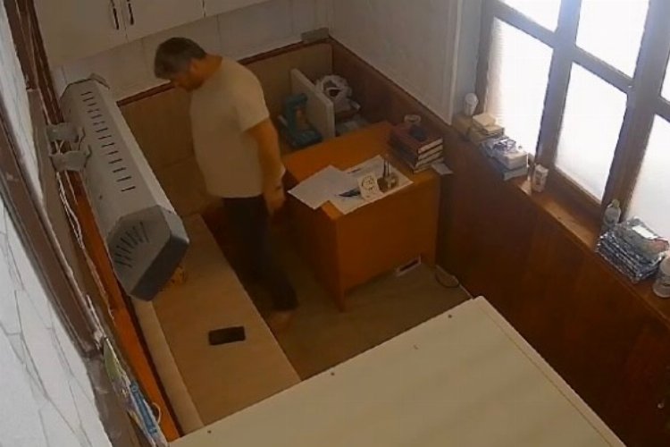 İmam odasında skandal! Düzce'de imam toplanan paraları sayarken cebine atmaya çalıştı! -