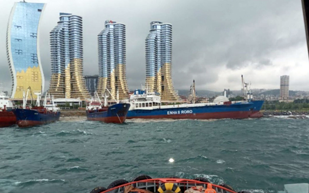 İstanbul’da demirli geminin halatı koptu!