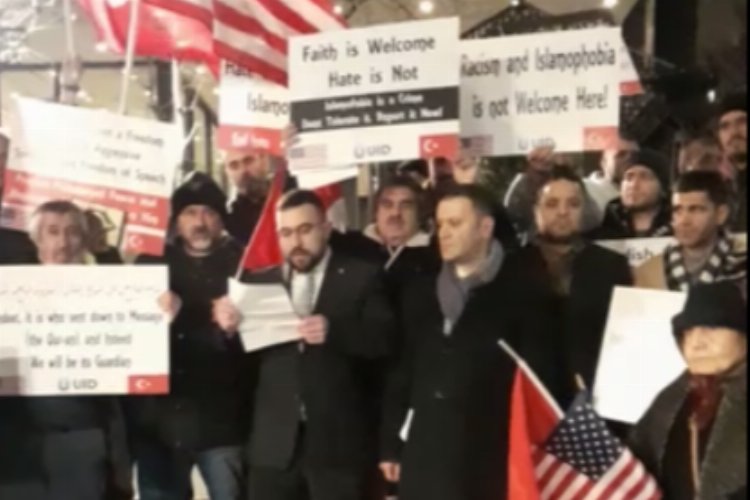 İsveç'in saygısızlığına New York'ta karanfilli protesto -