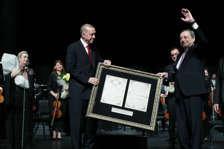 İtalya Başbakanı Külliye'de özel konseri izledi -