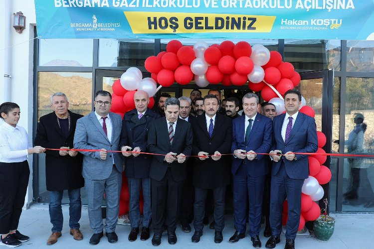 İzmir Bergama'da eğitim hem açılış, hem temel -