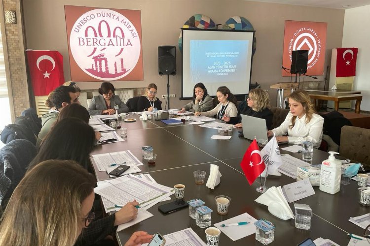 İzmir Bergama'da geniş katılımlı arama konferansı -