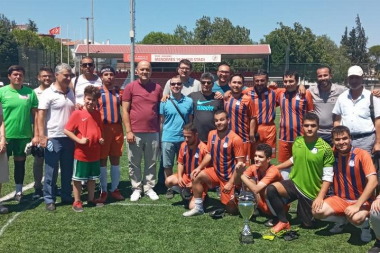 İzmir ÇAGÖR 'Sesi Görenler'de liderlik koltuğunda -