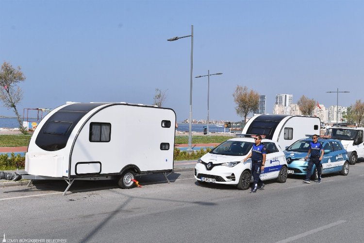 İzmir'de karavan park alanı mesaisi -
