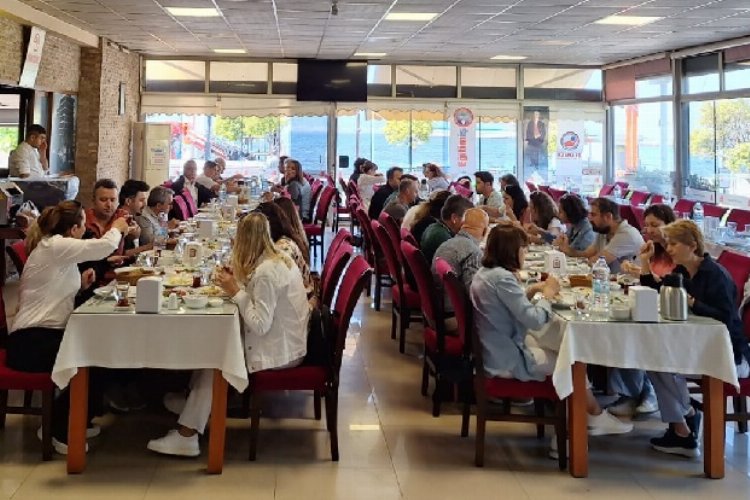 İzmir'de öğretmenler kahvaltıda buluştu -