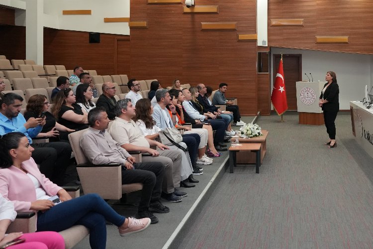 İzmir'de ortaokul öğretmenlerine teknoloji destekli platform -