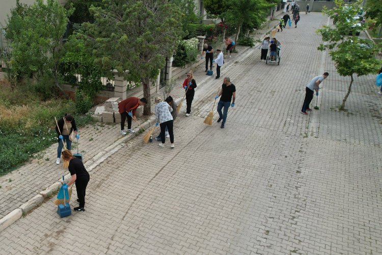 İzmir Güzelbahçe'de imece temizlik -