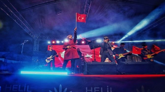 İzmir Karabağlarda Yılbaşı Panayırına büyük ilgi