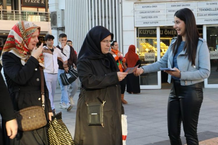 İzmit'te diyetisyenler vatandaşları bilgilendirdi -