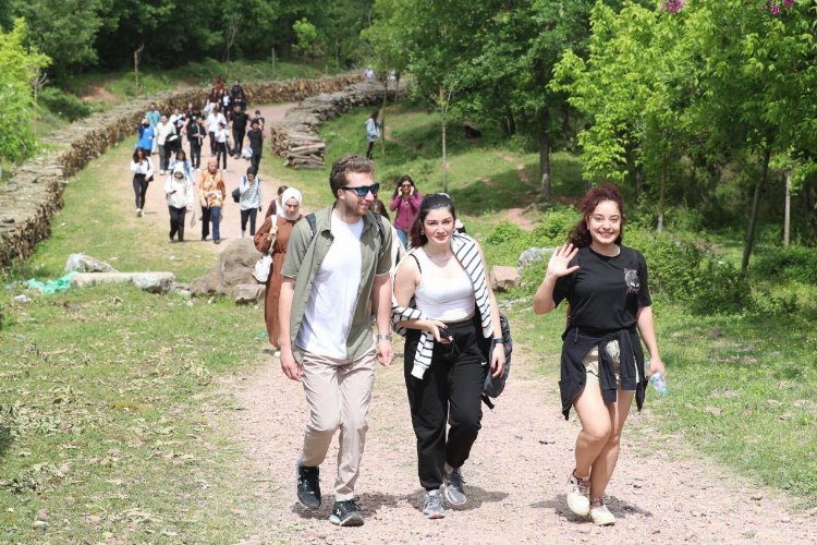 İzmit'te üniversiteli gençler doğayla buluştu -