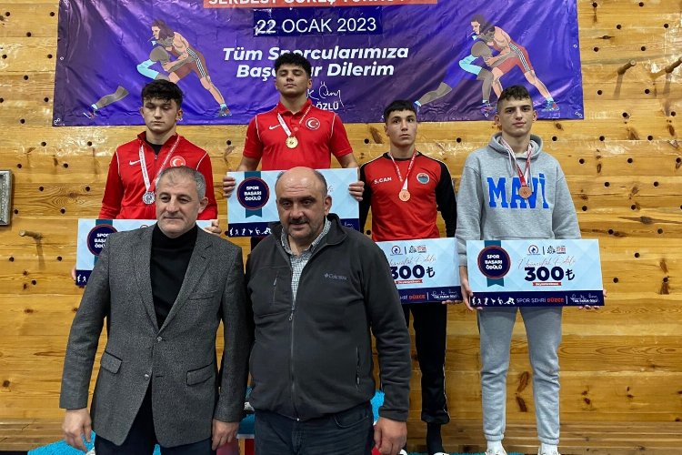 İzmitli güreşçi Düzce’de 3’üncü oldu -