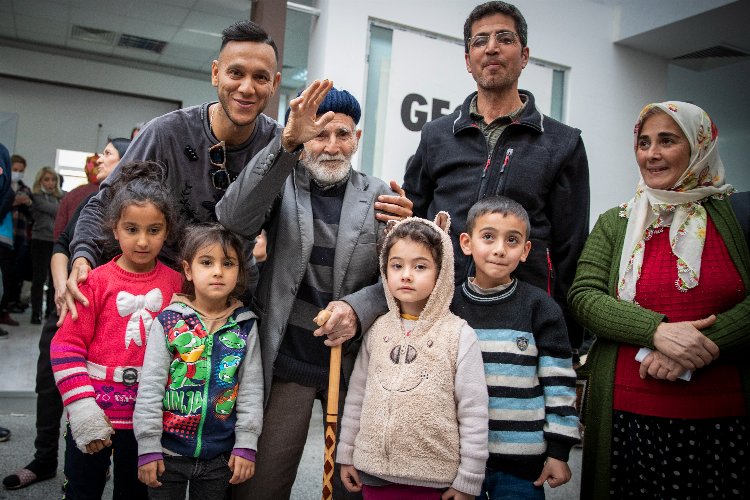 Josef De Souza'dan depremzedelere moral -