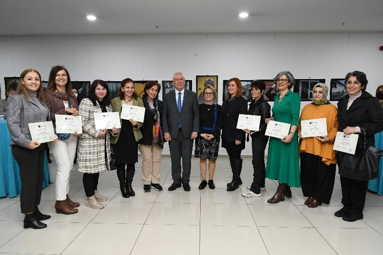 'Kadınların Objektifinden Karabağlar' sergisi açıldı -