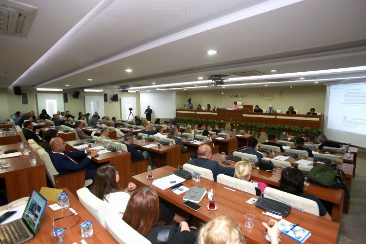 Karabağlar Belediye Meclisi oturumunu SMA hastası Gülsima’ya bağışladı -