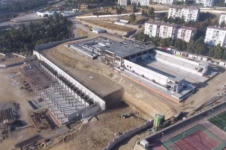 Karabağlar Gençlik ve Spor Merkezi’nin yarısı tamamlandı -