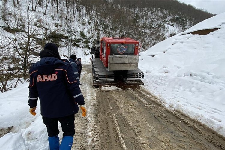 Kastamonu'da AFAD yolları paletli araçla aştı -